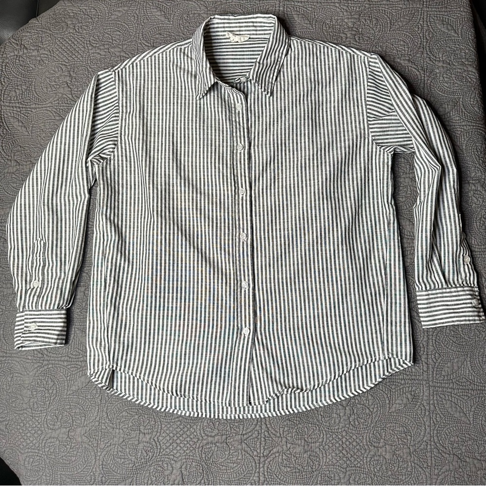 A.ren Women's Black and White Striped Button Down Shirt size small